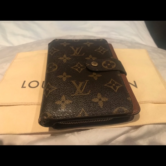 Louis Vuitton Handbags - LV wallet